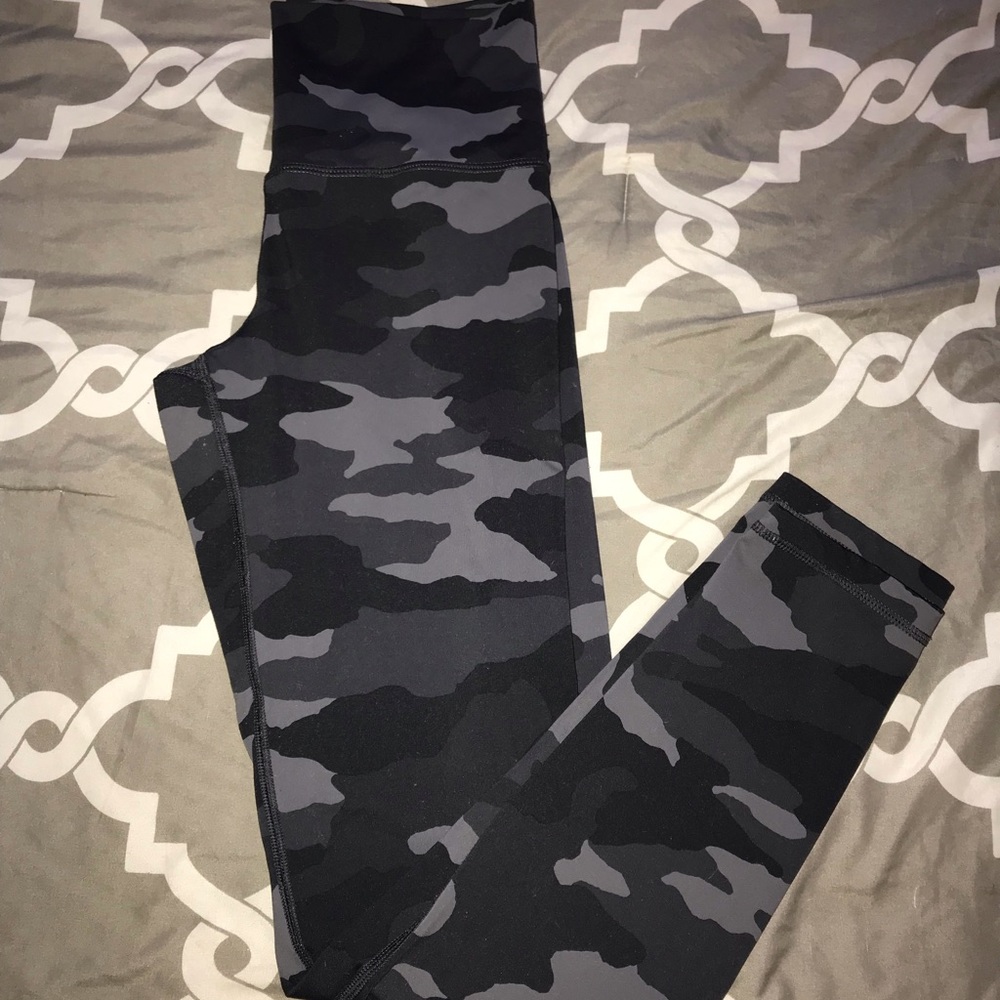 Aerie Black Camo Leggings
